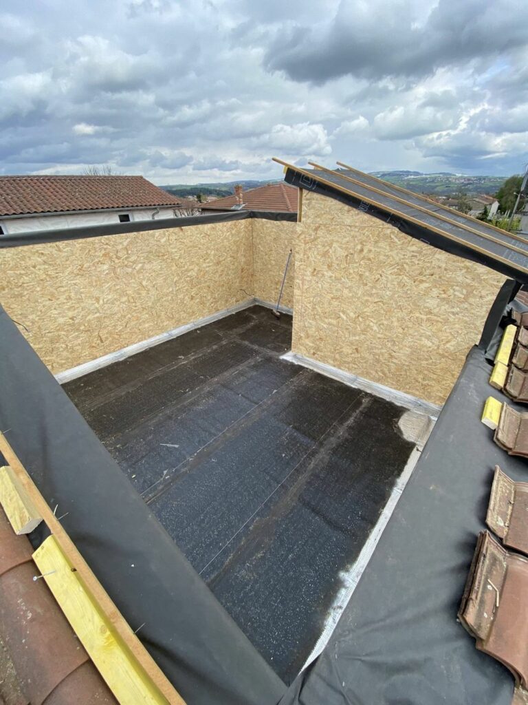 Étanchéité du sol de la terrasse tropézienne et murs en ossature bois, Beauvallon (69)